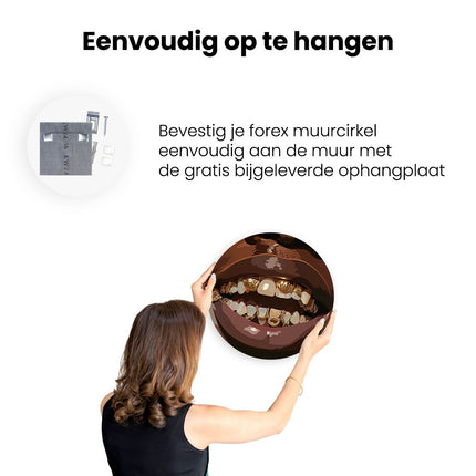 Wandcirkel ophangen Man die Lacht met Gouden Beugels op zijn Tanden