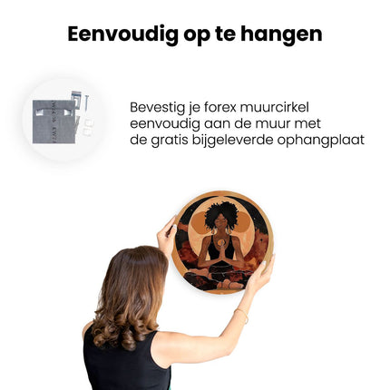 Wandcirkel ophangen Zwarte Vrouw die op de Maan Mediteert