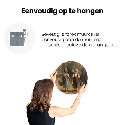 Wandcirkel ophangen Twee Kleine Meisjes die Manden Vasthouden