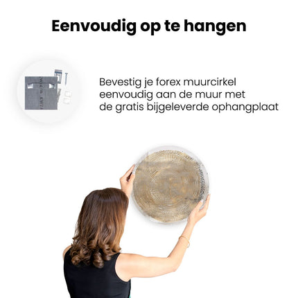 Wandcirkel ophangen Abstract Kunstwerk van een Gouden Cirkel op een Witte Achtergrond