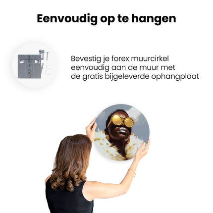 Wandcirkel ophangen Vrouw met Gouden Zonnebril en een Bontjas