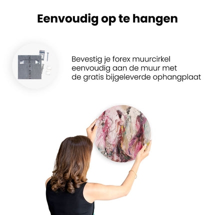 Wandcirkel ophangen Drie Vrouwen in Jurken Lopen door de Straat