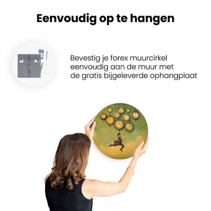 Wandcirkel ophangen De Mens Vliegt door de Lucht met Klokken aan Hem Vastgemaakt