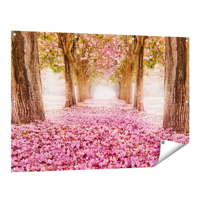 Tuinposter vooraanzicht Romantische Bomen Tunnel Met Roze Anjers