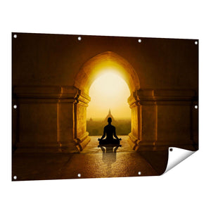 Tuinposter vooraanzicht Man Doet Yoga In Een Boeddha Tempel