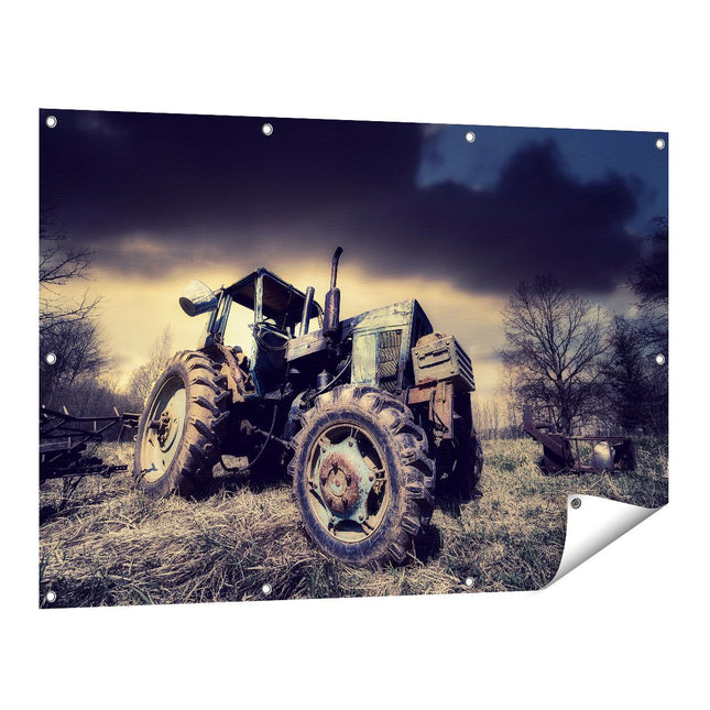 Tuinposter vooraanzicht Oude Tractor op het Grasveld - Trekker