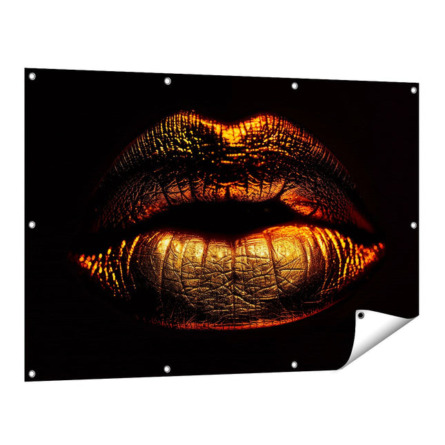 Tuinposter vooraanzicht De Lippen van de Vrouw zijn Goudkleurig Verlicht