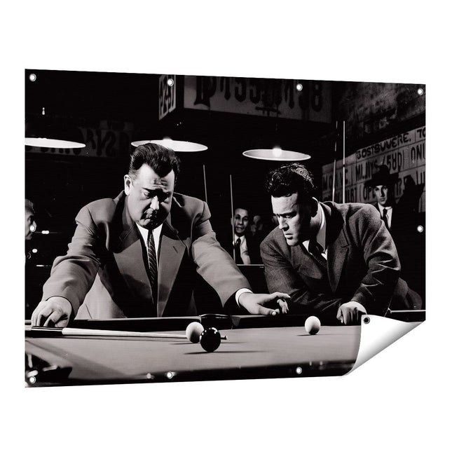 Tuinposter vooraanzicht Twee Mannen die Pool Spelen