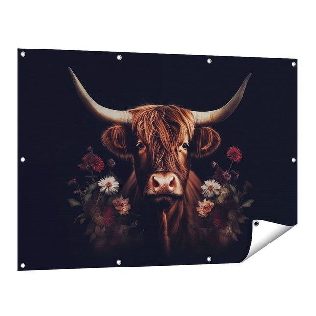Tuinposter vooraanzicht Koe met Hoorns en Bloemen