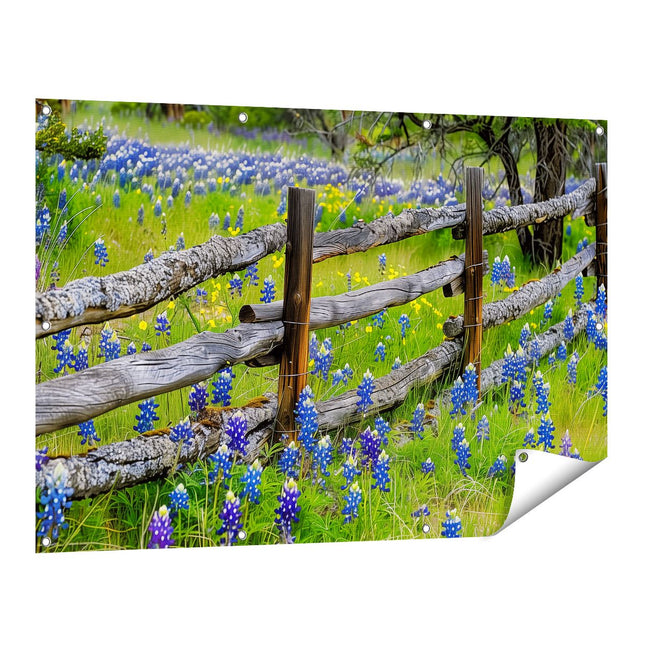 Tuinposter vooraanzicht Hek met Bluebonnets op de Achtergrond