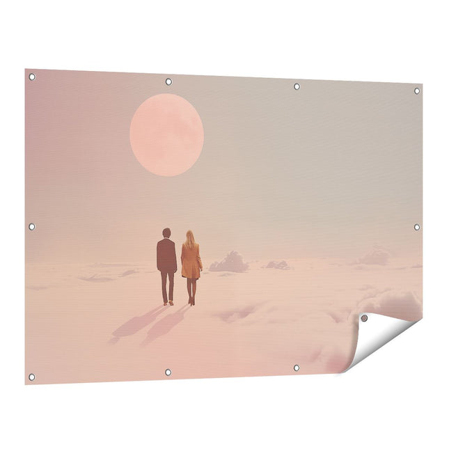 Tuinposter vooraanzicht Twee Mensen die Bovenop Wolken Staan ​​Met een Volle Maan Achter Hen