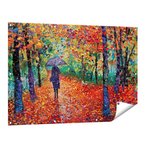 Tuinposter vooraanzicht Vrouw die met een Paraplu door het Bos loopt