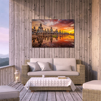 Tuinposter buiten terras Boeddha Beelden Tijdens Zonsondergang