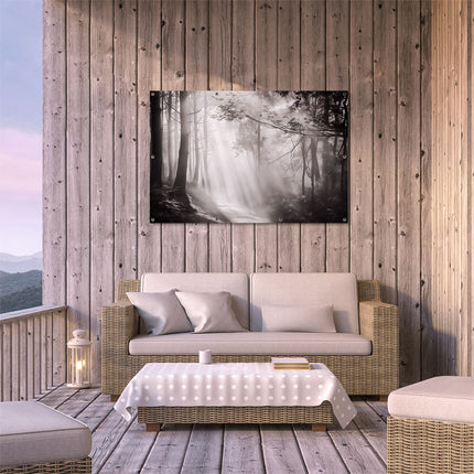 Tuinposter buiten terras Zwart Wit Beeld van een Mistig Bos