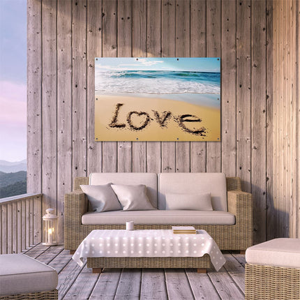 Tuinposter buiten terras Het Woord Liefde is Geschreven in het Zand op een Strand