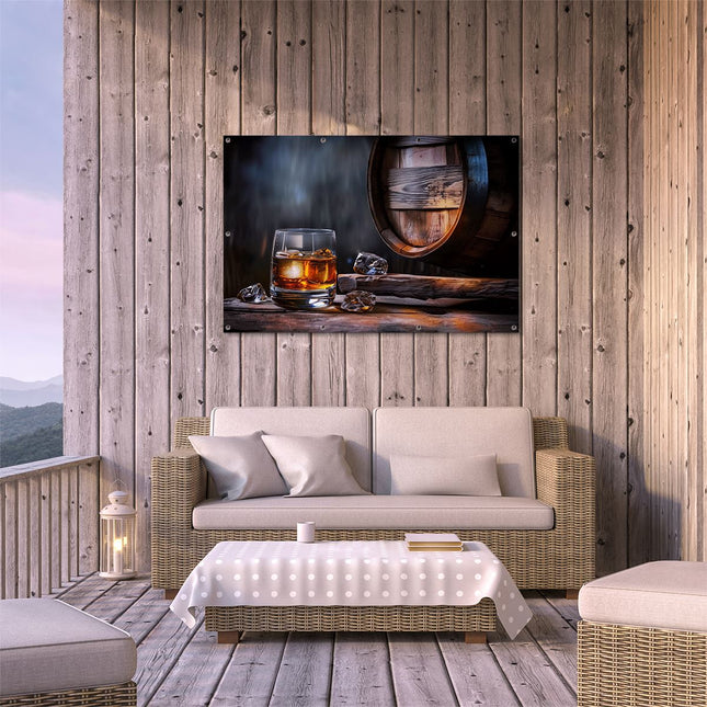 Tuinposter buiten terras Glas Whisky met IJsblokjes en een Houten Vat