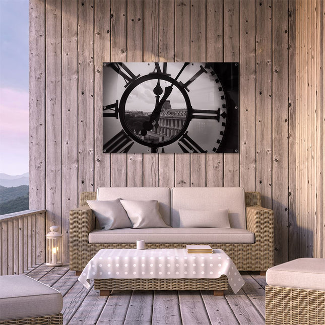 Tuinposter buiten terras Klok met een Gebouw op de Achtergrond