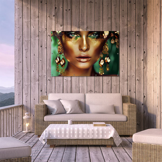 Tuinposter buiten terras Vrouw met Gouden Make-Up en Oorbellen