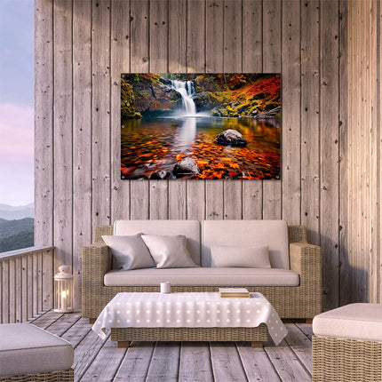 Tuinposter buiten terras Waterval Omgeven door Herfstbladeren