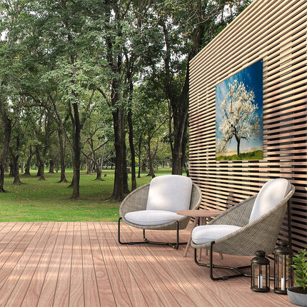 Tuinposter buiten Witte Boom in een Veld