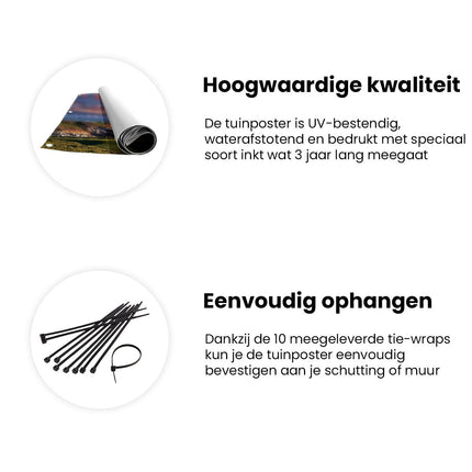 Tuinposter informatie Golfbaan bij Zonsondergang met de Oceaan op de Achtergrond